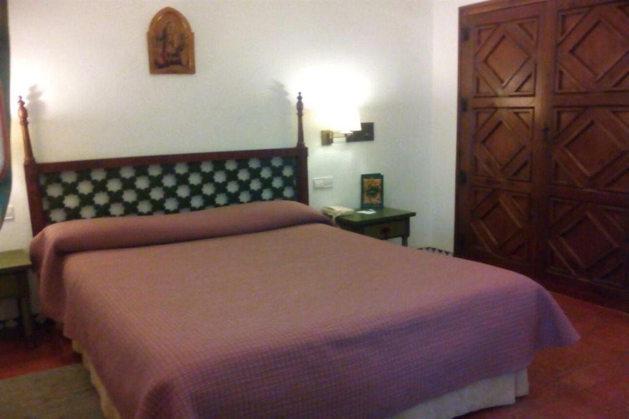 Parador De Guadalupe Guadalupe  Esterno foto